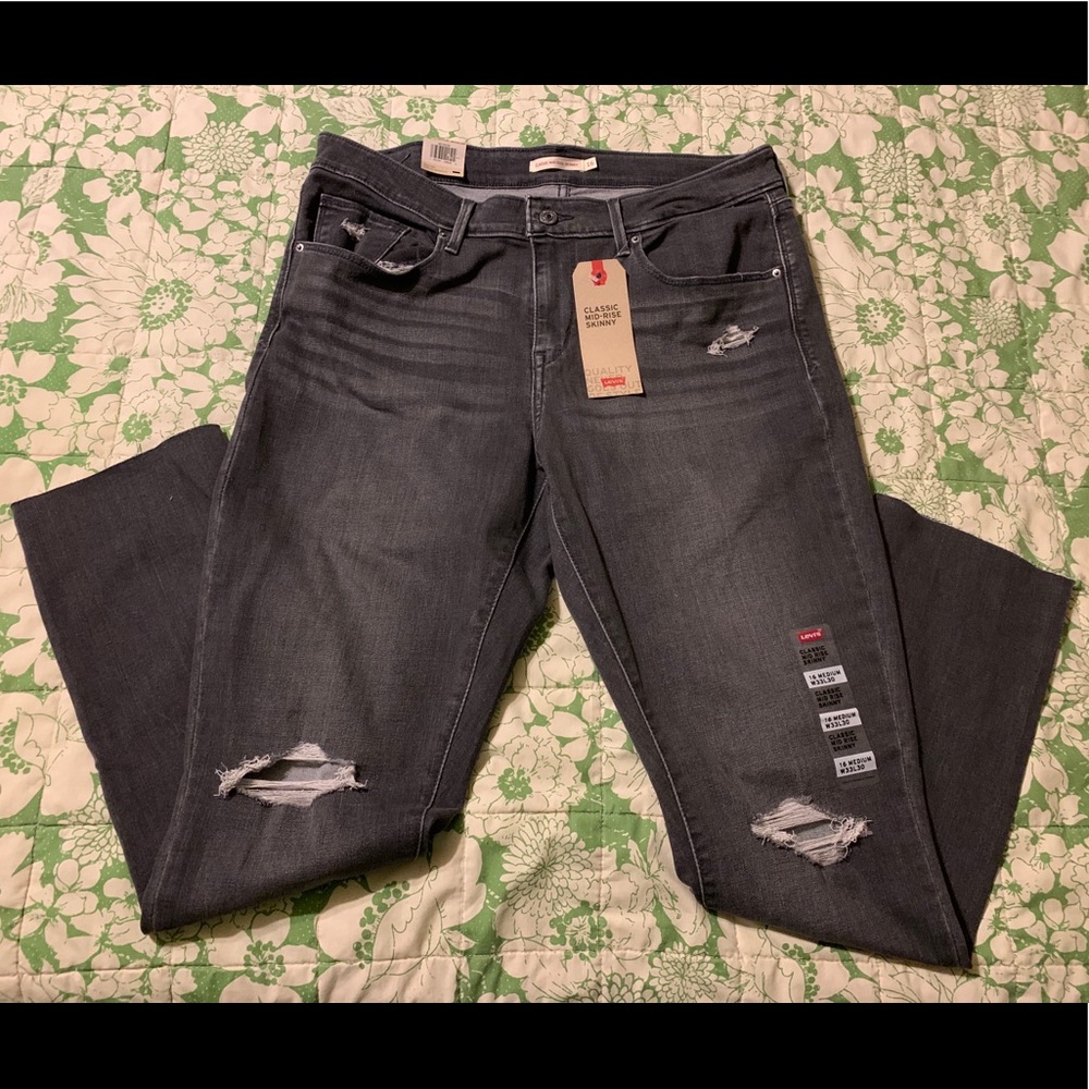 Classic Mid Rise Levi's Distressed Skinny Jeans